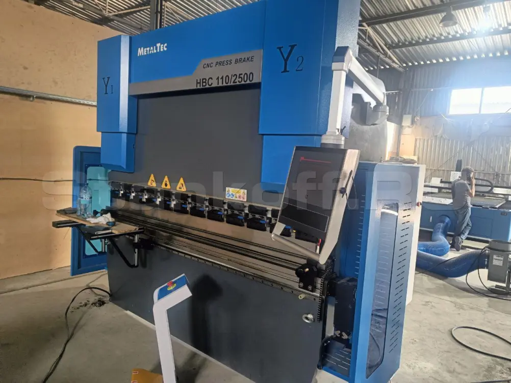Гидравлический листогибочный пресс с ЧПУ HBC 110/2500 4 axis