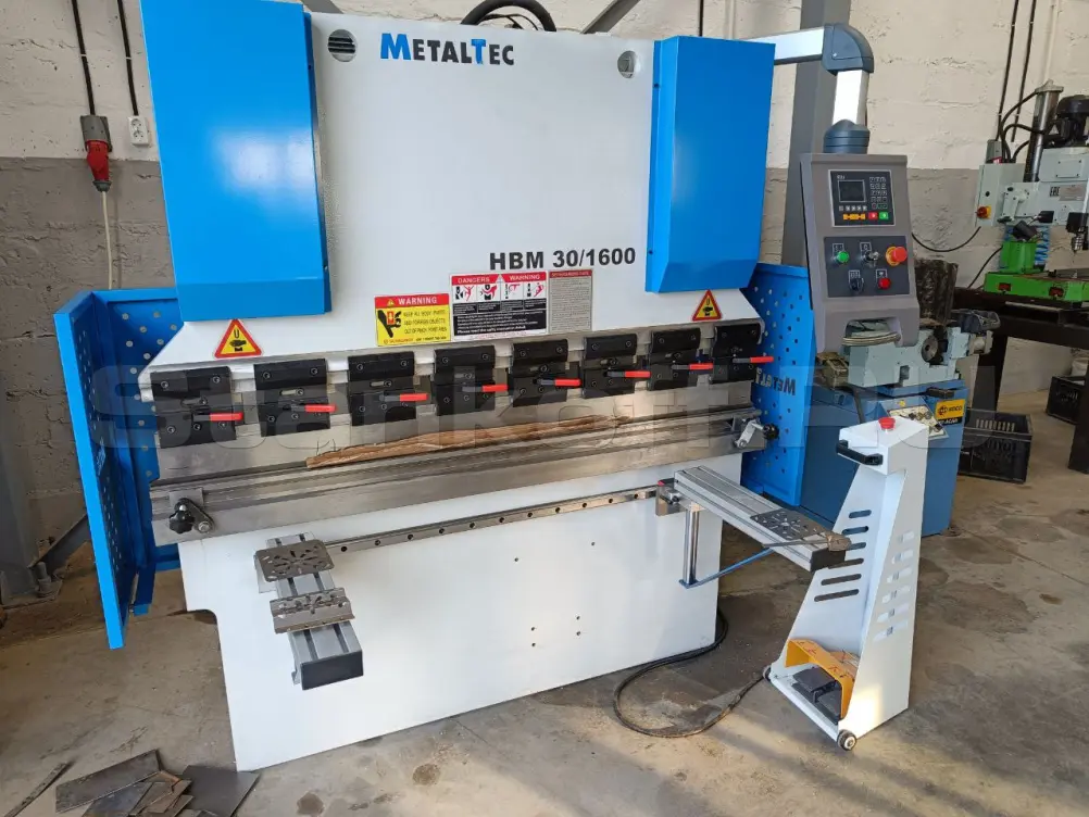 Гидравлический листогибочный пресс MetalTec HBM 30/1600 E22