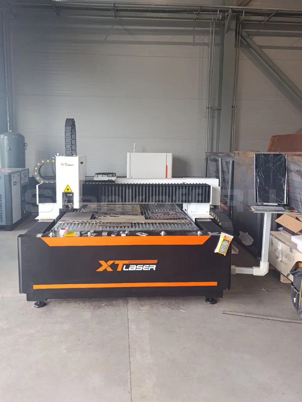 Оптоволоконный лазерный станок для резки металла XTC-1530W/6000 Raycus