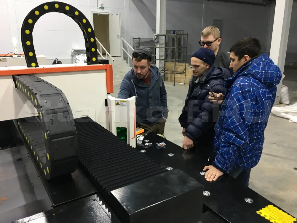 В Ижевске запущен оптоволоконный лазерный станок XT1530 1000W Raycus
