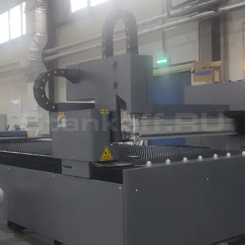Поставка и запуск оптоволоконного лазерного станка для резки металла  STL-1545FP/1500 Raycus в Казани
