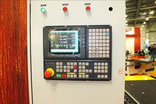 Фрезерный станок с ЧПУ с револьверной сменой инструмента LTT-G1325C (GDL)