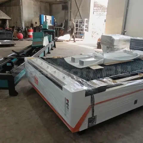 Пусконаладка оптоволоконного лазерного станка для резки металла XTC-1560H/6000 Raycus в Тимашевске
