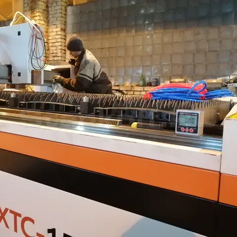 Поставка и запуск оптоволоконного лазерного станка по металлу XTC-1530H/1500 Raycus в Туймазах