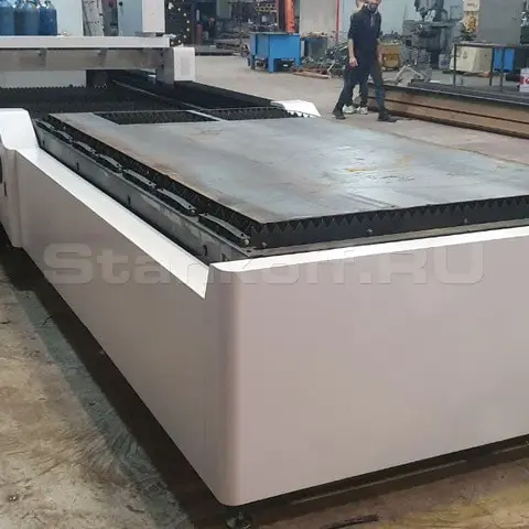 Поставка и запуск оптоволоконного станка для резки металла XTC-1530HE/2000 Raycus в Щёлково