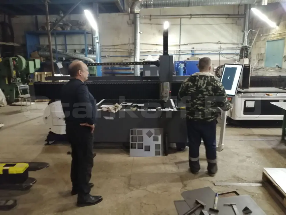 Пусконаладка оптоволоконного лазерного станка для резки листов и труб STL-1530FPT/3000 Raycus в Саратове