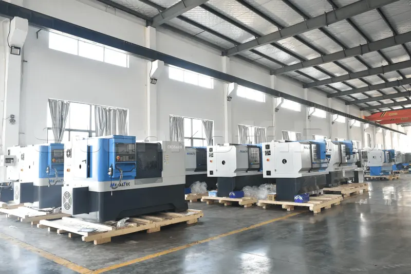 Токарный станок c ЧПУ с горизонтальной станиной MetalTec CK 35x400 PROM+