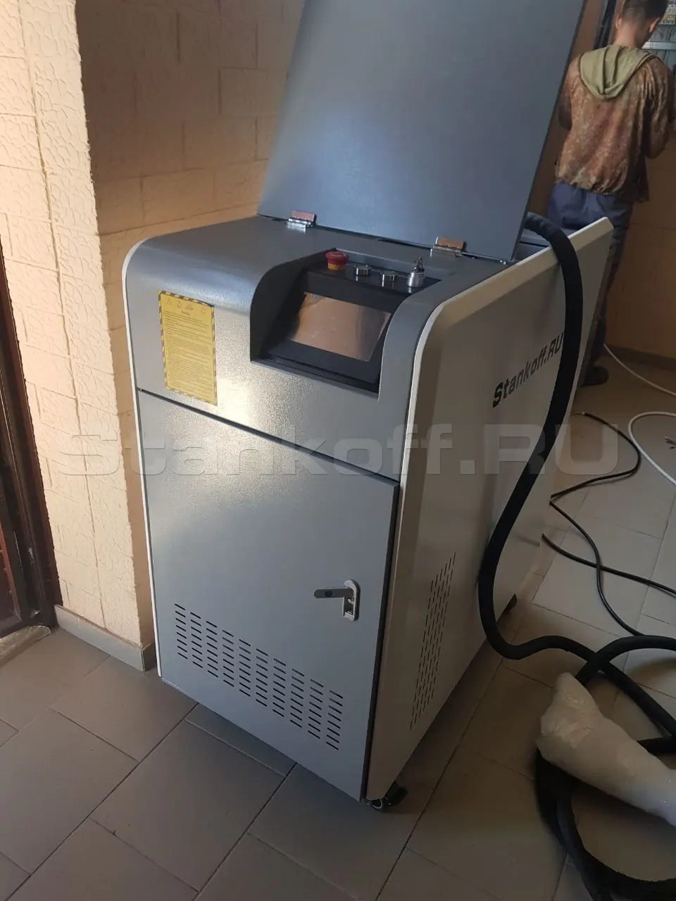 Лазерный очиститель металла от ржавчины непрерывного типа LM-2000C/1500 Raycus