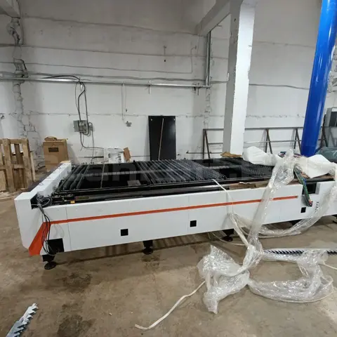 Пусконаладка оптоволоконного лазерного станка для резки листов и труб XTC-1530HT/3000 Raycus в Ижевске