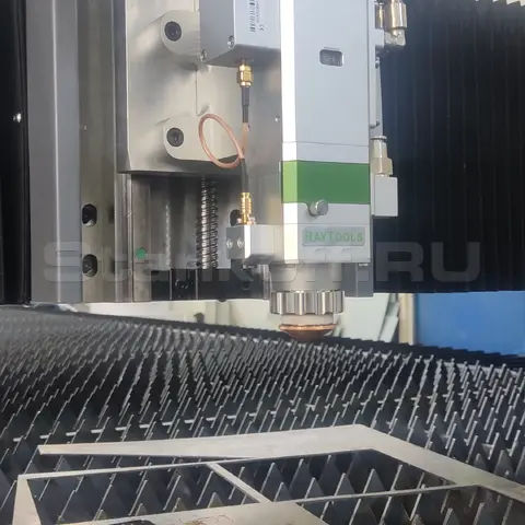 Поставка и запуск оптоволоконного лазерного станка для резки металла  STL-1545FP/1500 Raycus в Казани