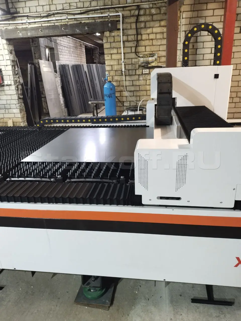 Запуск оптоволоконного лазерного станка по металлу XTC-1530H/1500 Raycus в Йошкар-Оле