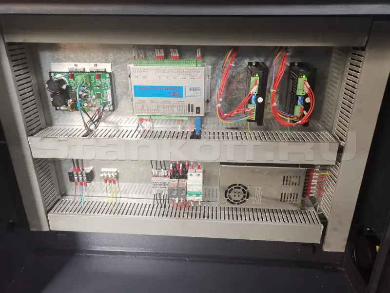 Токарный станок с ЧПУ TM-300 CNC