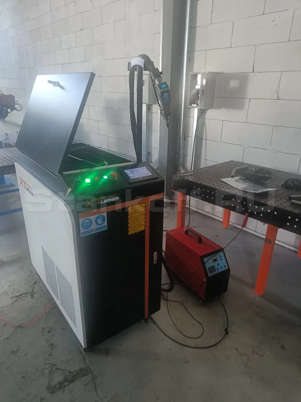 Оптоволоконный аппарат лазерной сварки металла XTW-1500Q/Raycus