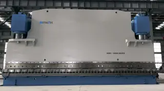 Гидравлический листогибочный пресс с чпу тяжелой серии MetalTec HBC 500/6000 DTS 4 axis — фото 3