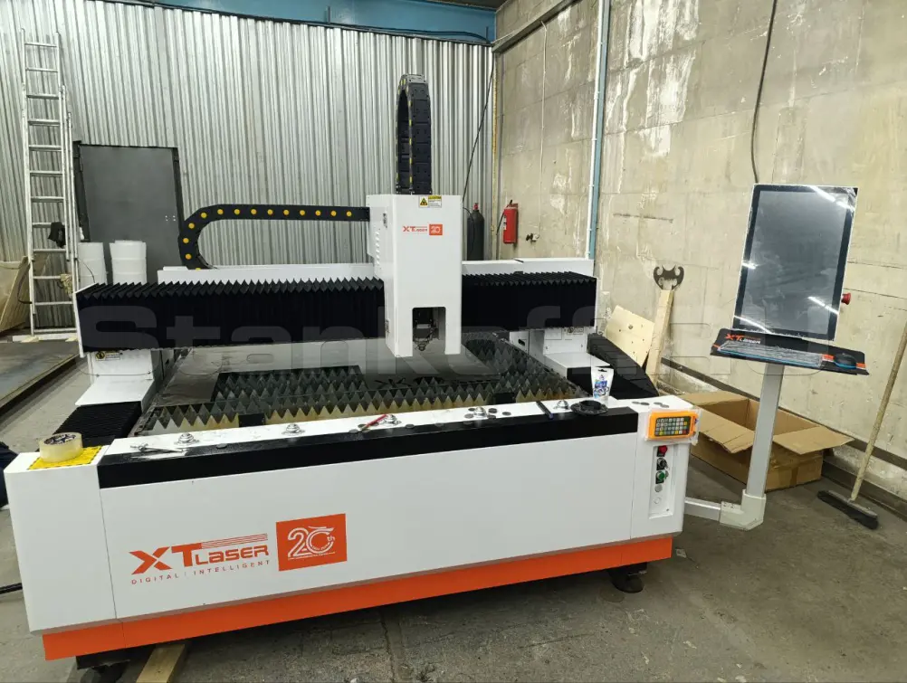 Оптоволоконный станок для резки металла XTC-1530H/3000 Reci