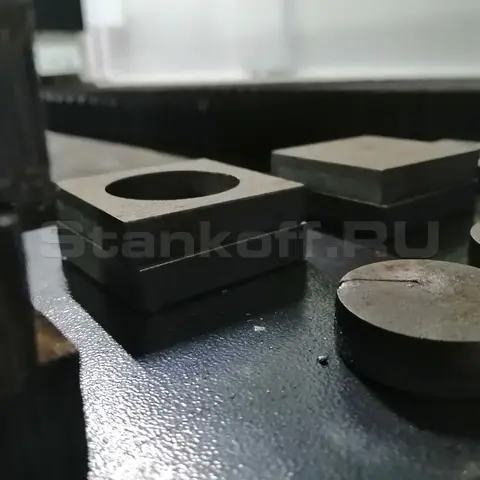 Пусконаладка оптоволоконного лазерного станка с защитной кабиной XTC-2560GP/12000 Raycus в Армении
