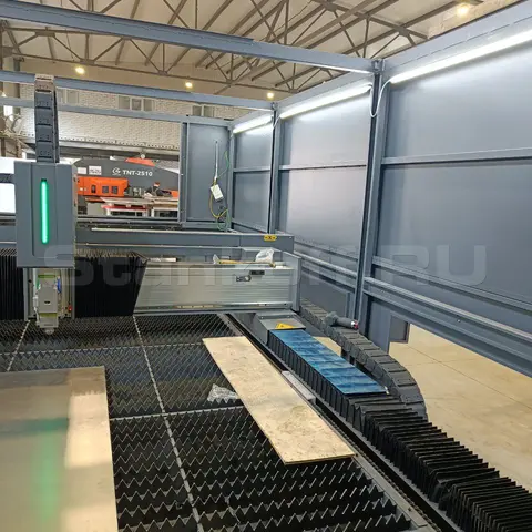 Пусконаладка оптоволоконного лазера в защитной кабине STL-1530G/3000 Raycus в Казани
