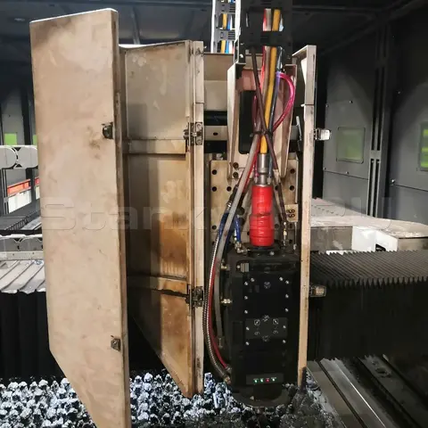 Ремонт высокомощного оптоволоконного лазерного станка в защитной кабине XTC-1560GP/12000 Raycus в Орехово-Зуево (октябрь 2023)