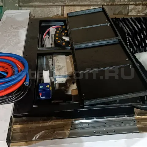 Пусконаладка оптоволоконного лазерного станка для резки металла XTC-1530H/3000 Raycus и гидравлического листогибочного пресса MetalTec HBM 125/3200М E22 в Ревде