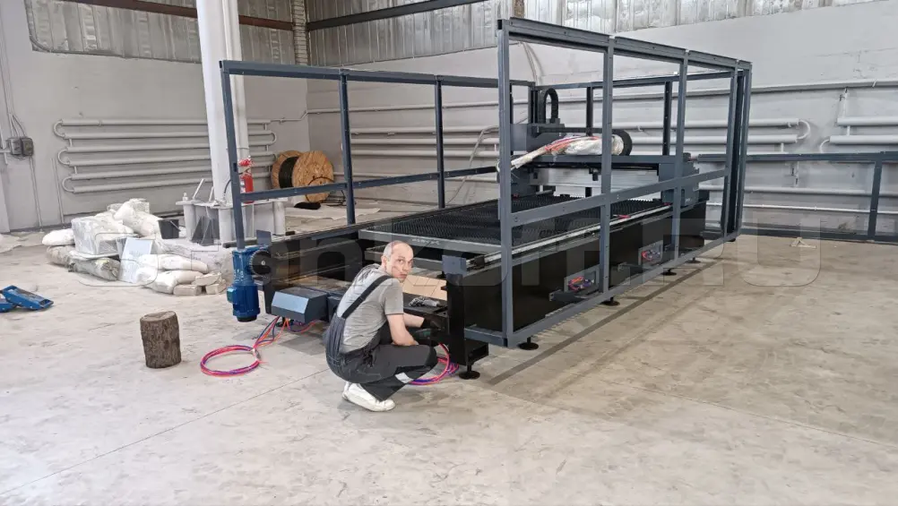 Пусконаладка оптоволоконного лазерного станка в защитной кабине STL-1530G/3000 Raycus в Твери