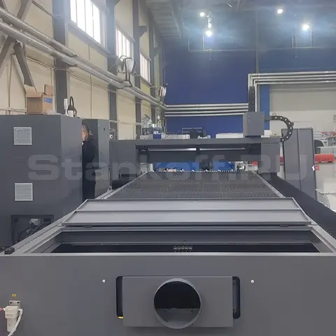 Поставка и запуск оптоволоконного лазерного станка для резки металла  STL-1545FP/1500 Raycus в Казани