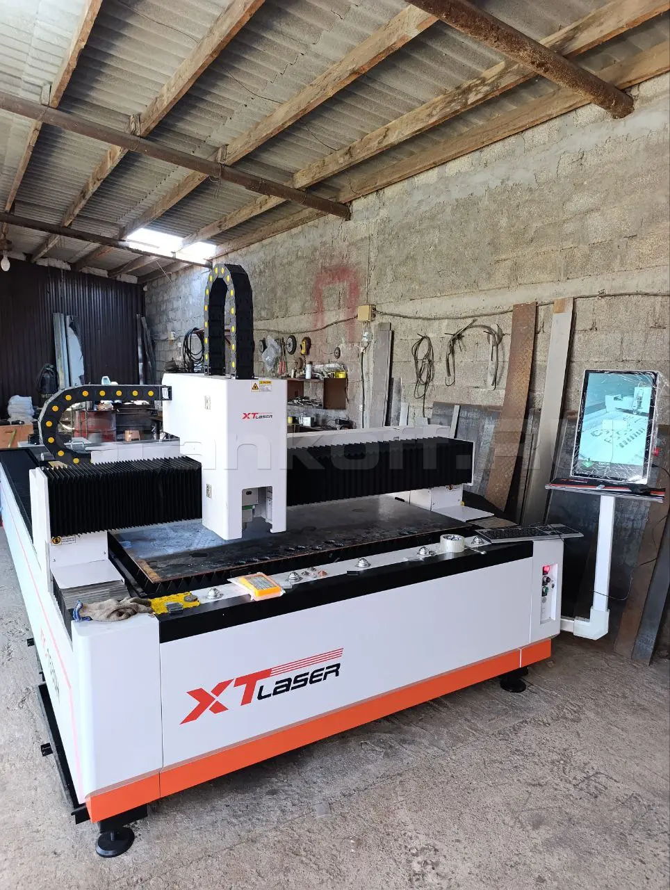Оптоволоконный станок для резки металла XTC-1530H/2000 Raycus
