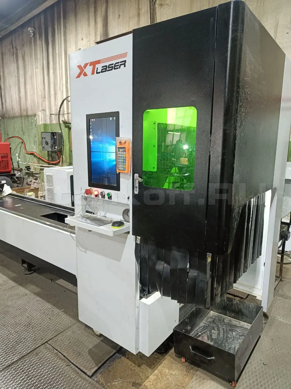 Оптоволоконный лазер для резки труб XTC-T220/2000 Raycus