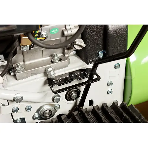 Мощный бензиновый снегоуборщик RD-370-13TE