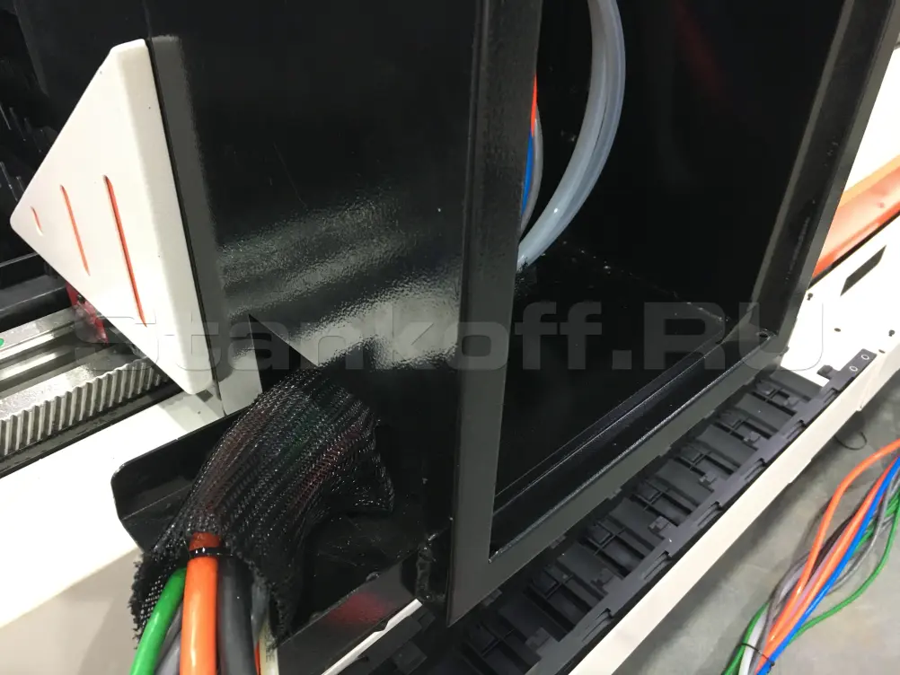 В Ижевске запущен оптоволоконный лазерный станок XT1530 1000W Raycus