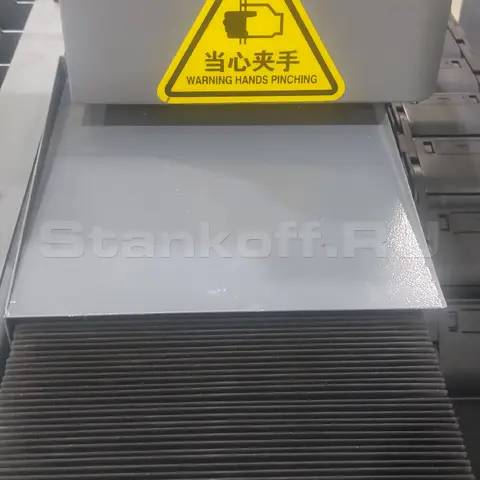 Поставка и запуск оптоволоконного лазерного станка для резки металла  STL-1545FP/1500 Raycus в Казани
