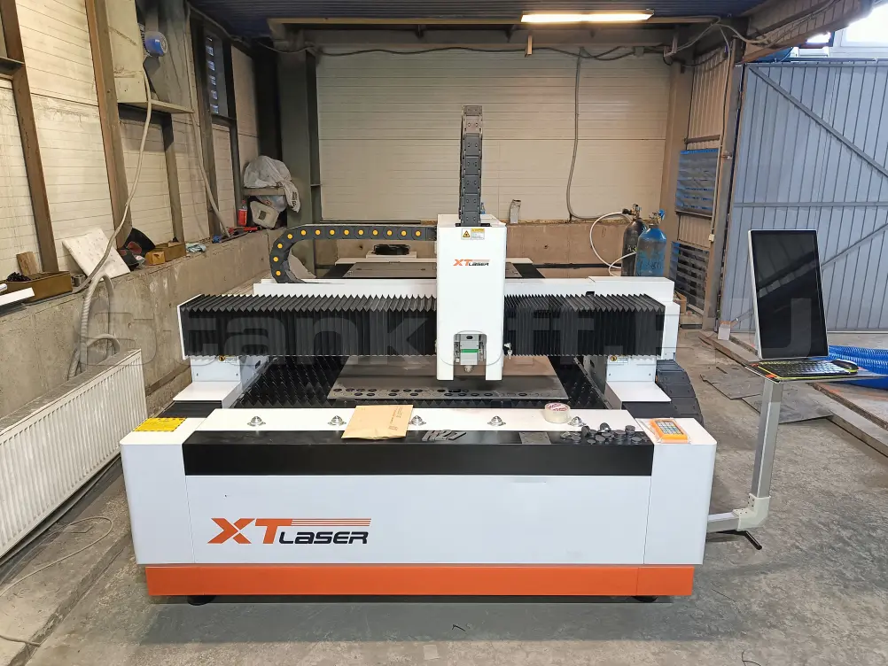 Оптоволоконный станок для резки металла XTC-1530H/3000 Raycus