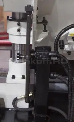 Гидравлический ленточнопильный колонный станок с поворотной рамой TBK-4228А