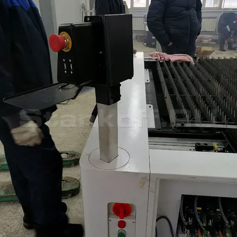 Поставка и запуск оптоволоконного лазерного станка для резки металла XTC-1530H/2000 Raycus в Набережных-Челнах