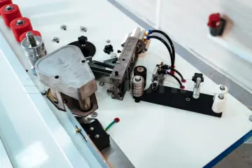 Направляющий кромочный канал и гильотина