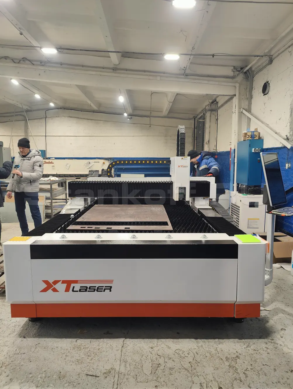 Оптоволоконный станок для резки металла XTC-1530H/3000 Raycus