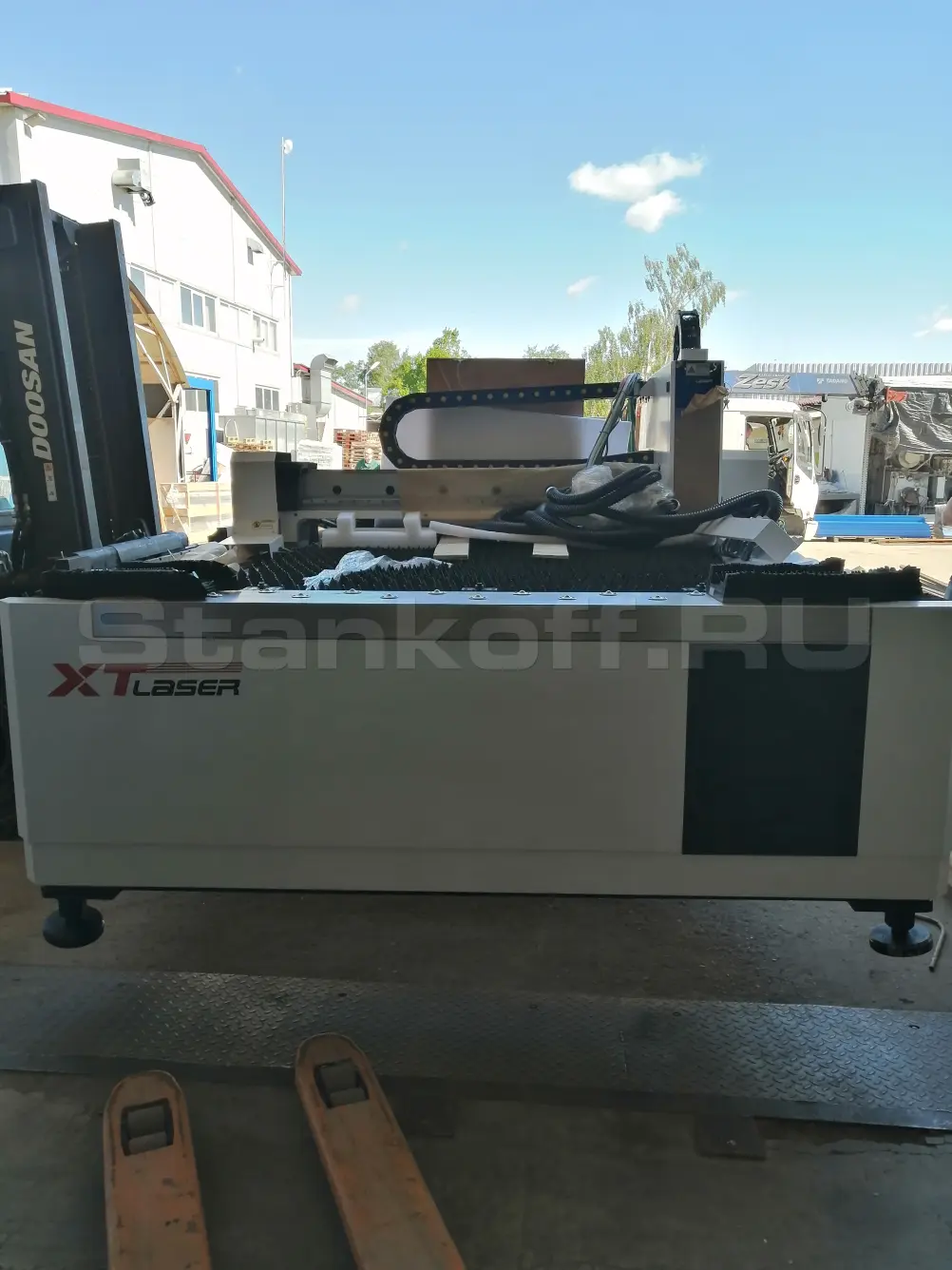 Пусконаладка оптоволоконного станка лазерной резки металла XTC-1530W/1500 IPG в Подольске