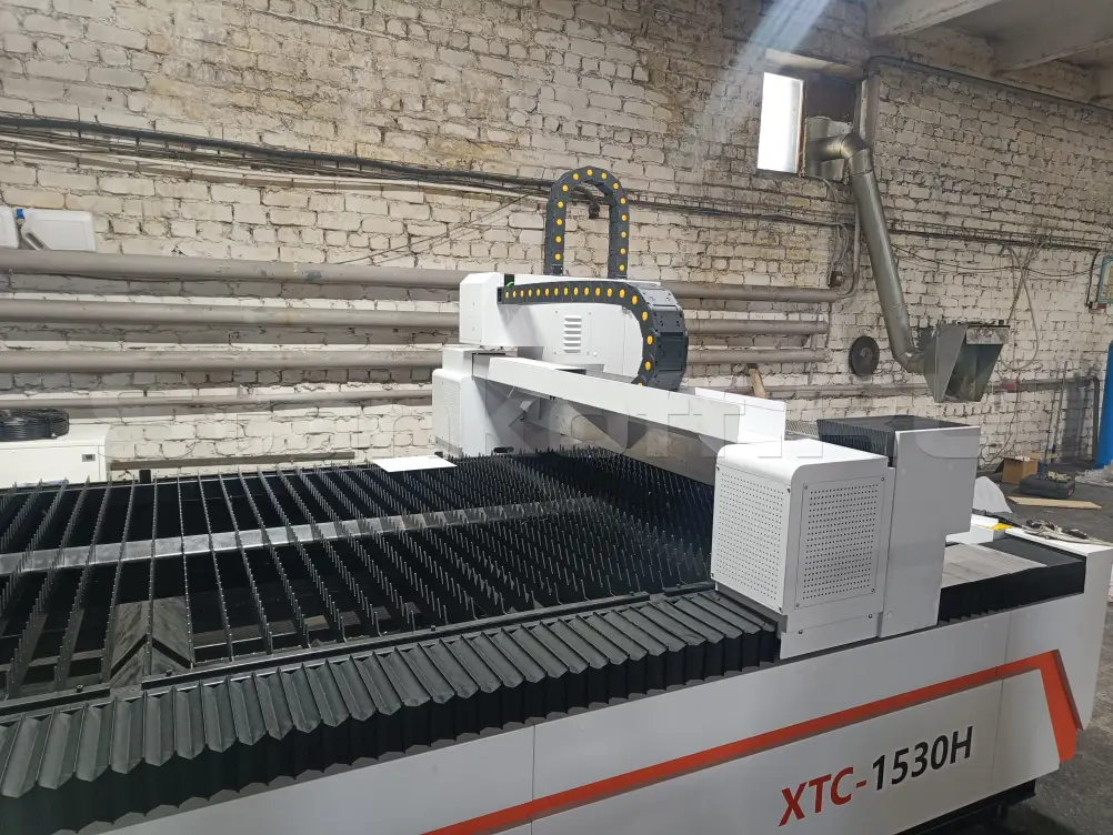 Пусконаладка оптоволоконного станка для резки металла XTC-1530H/2000 Raycus в Вятских Полянах