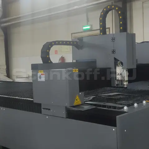 Поставка и запуск оптоволоконного лазерного станка для резки металла  STL-1545FP/1500 Raycus в Казани