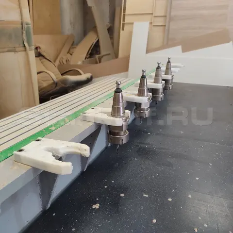 Линейный магазин автоматической смены инструмента