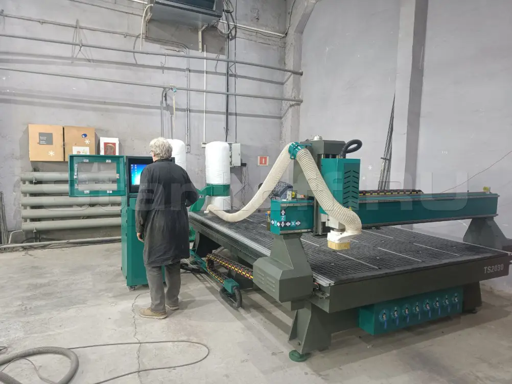 Фрезерный станок с ЧПУ с водяным охлаждением TS 2030L 3,2 кВт