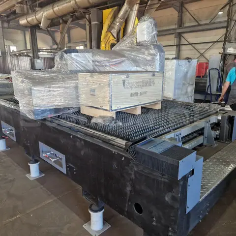 Пусконаладка двух оптоволоконных лазерных станков в защитной кабине STL-1530G/6000 Raycus в Камышине