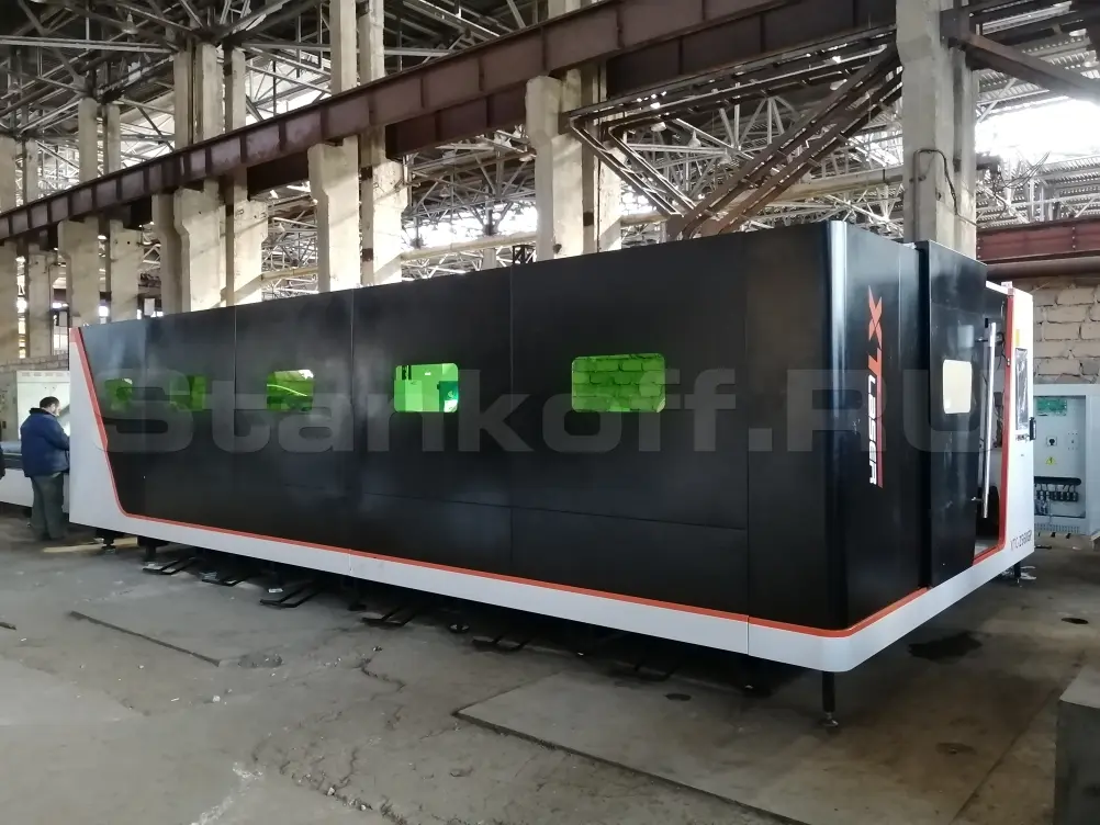 Пусконаладка оптоволоконного лазерного станка с защитной кабиной XTC-2560GP/12000 Raycus в Армении