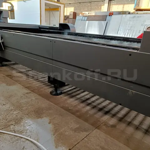 Автоматическая система смазки (слева)