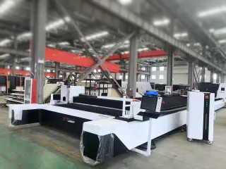 Широкоформатный оптоволоконный лазер для резки металла XTC-30120W/12000 Raycus — фото 5