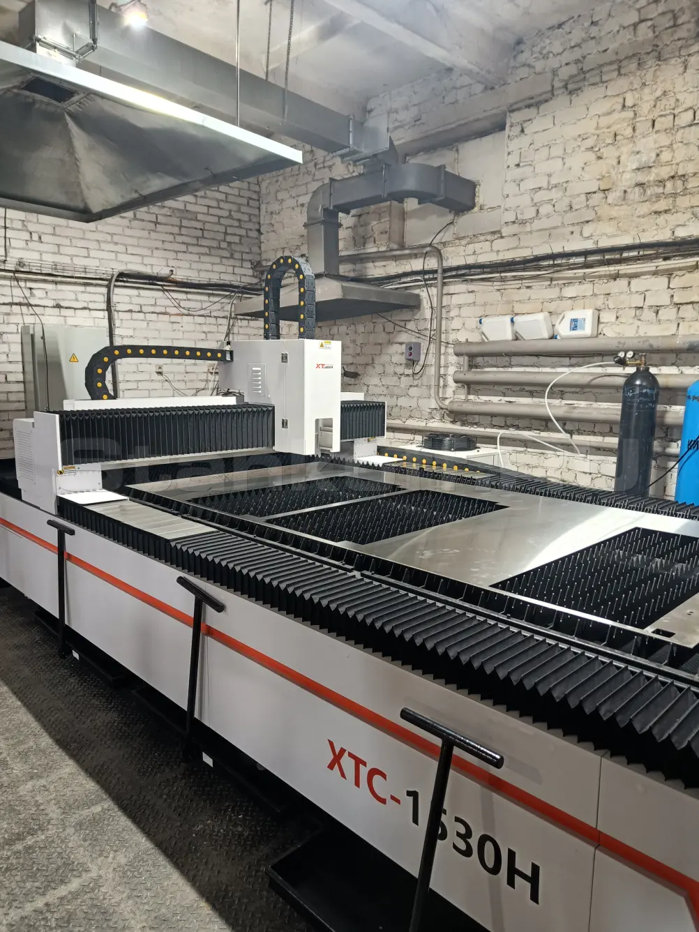 Пусконаладка оптоволоконного станка для резки металла XTC-1530H/2000 Raycus в Вятских Полянах