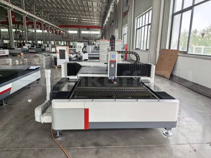 Оптоволоконный лазерный станок HGTECH SMART-3015A/3000 Raycus