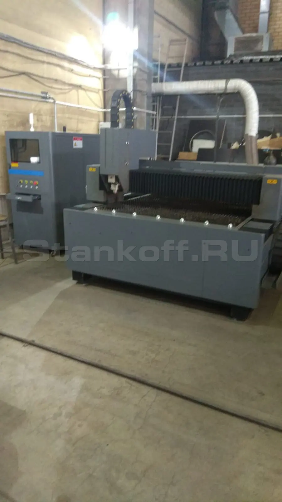 Оптоволоконный лазерный станок по металлу STL-1530FP/2000 Raycus
