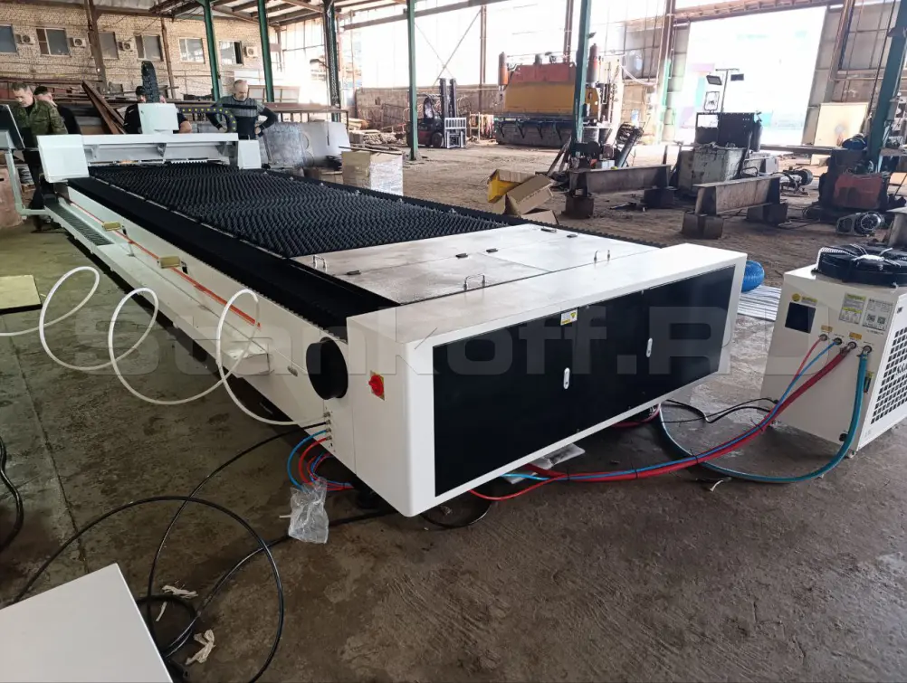 Пусконаладка оптоволоконного лазерного станка для резки металла XTC-1560H/3000 Raycus в Энгельсе