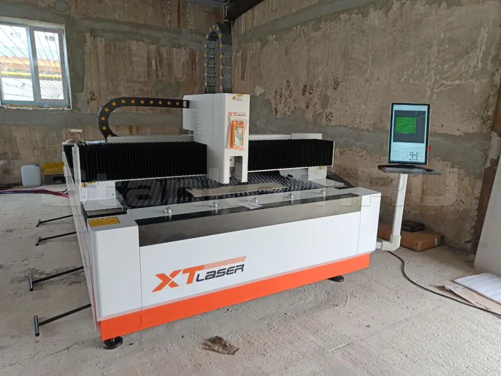 Оптоволоконный станок для резки металла XTC-1530H/3000 Raycus