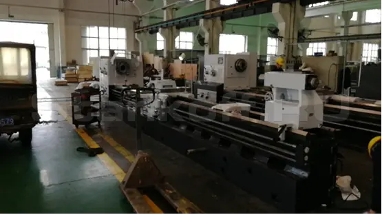 Универсальный токарно-винторезный станок F-CW6280E/4000